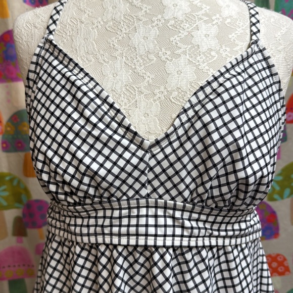 Kona Sol Swim Top. Large - Picture 2 of 10